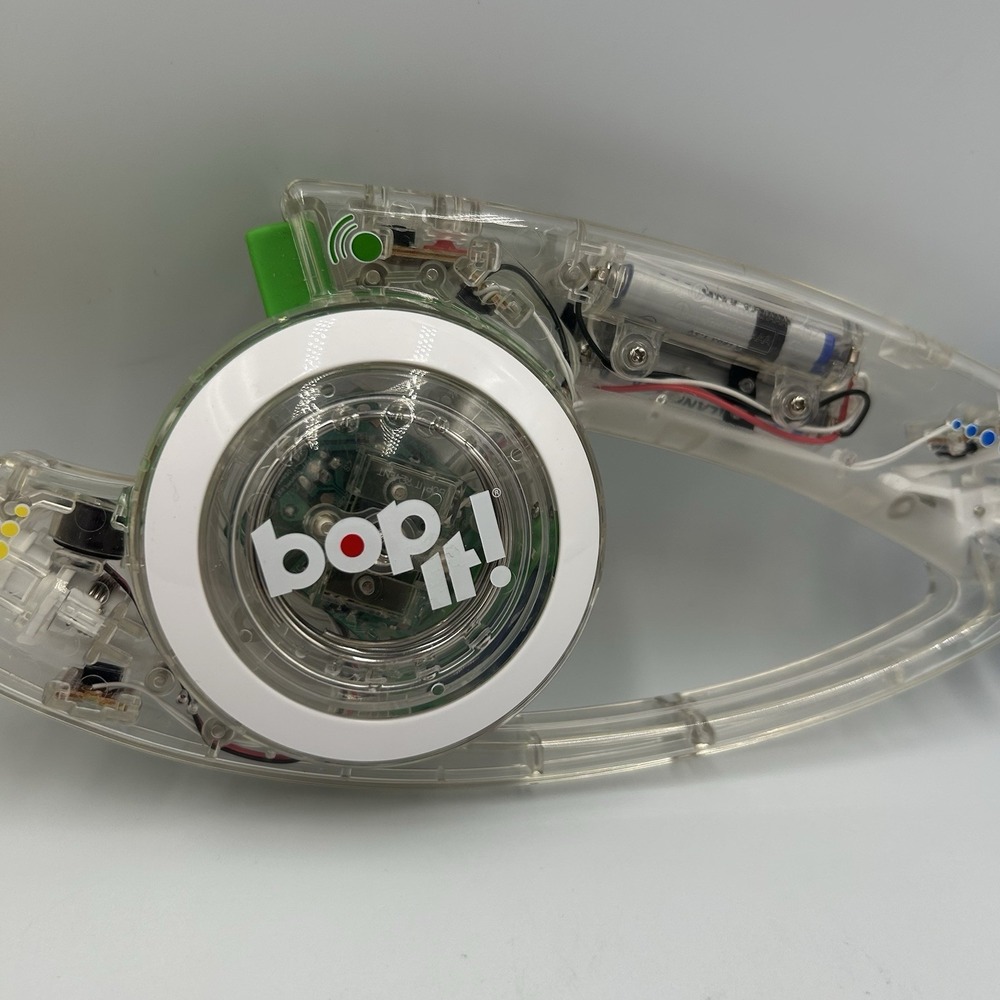 Bop It Clear See Through Handheld Electronic Game Pull Shout Twist Tested 2008 - Picture 3 of 7